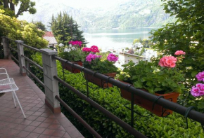 Lake and Guzzi view - Holiday Home Mandello Del Lario